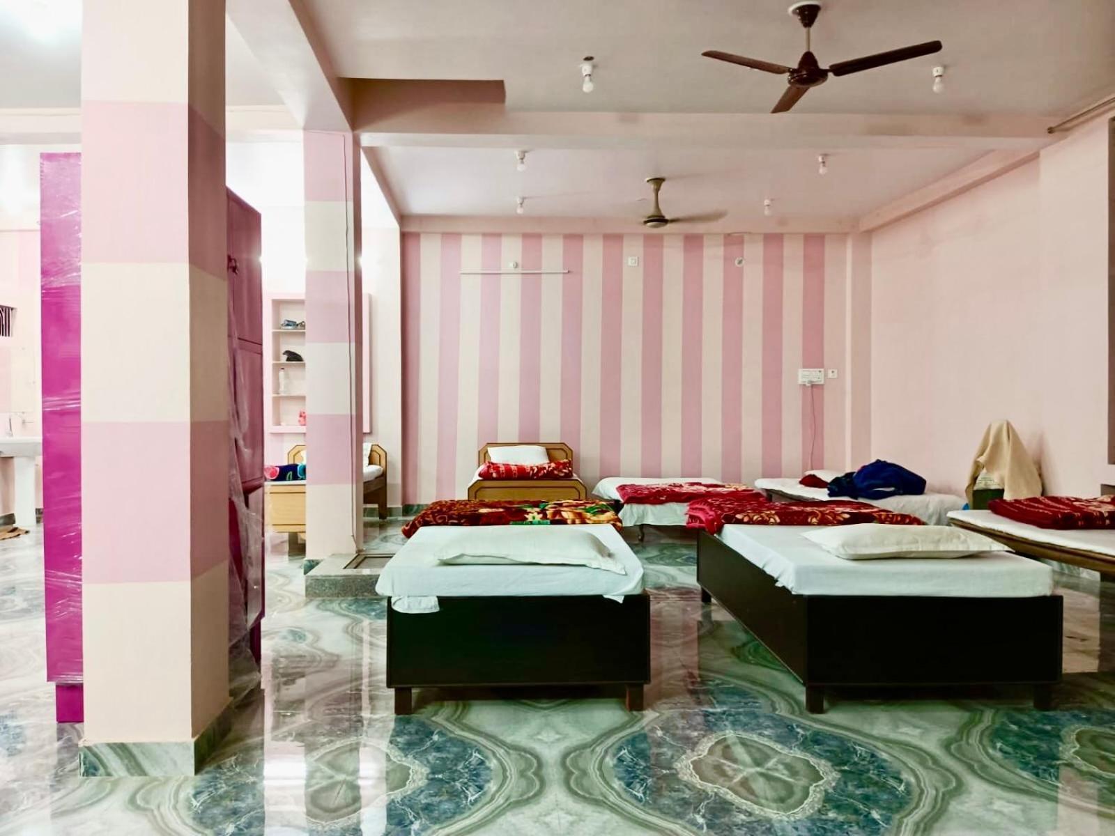 Trilok Residency - Dashashwamedh バラナシ エクステリア 写真