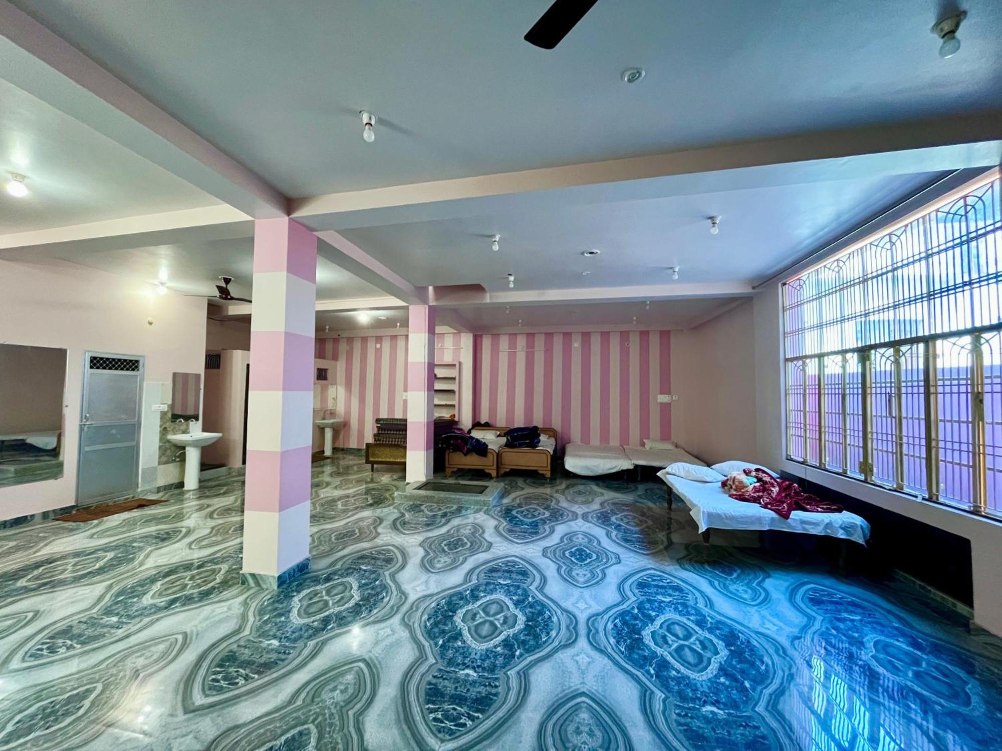 Trilok Residency - Dashashwamedh バラナシ エクステリア 写真